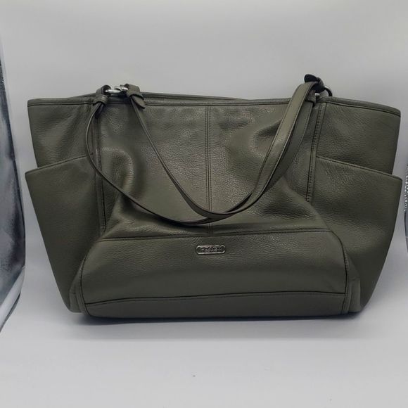 Coach Green leather tote/shoulder bag. Like new condition - Picture 1 of 7